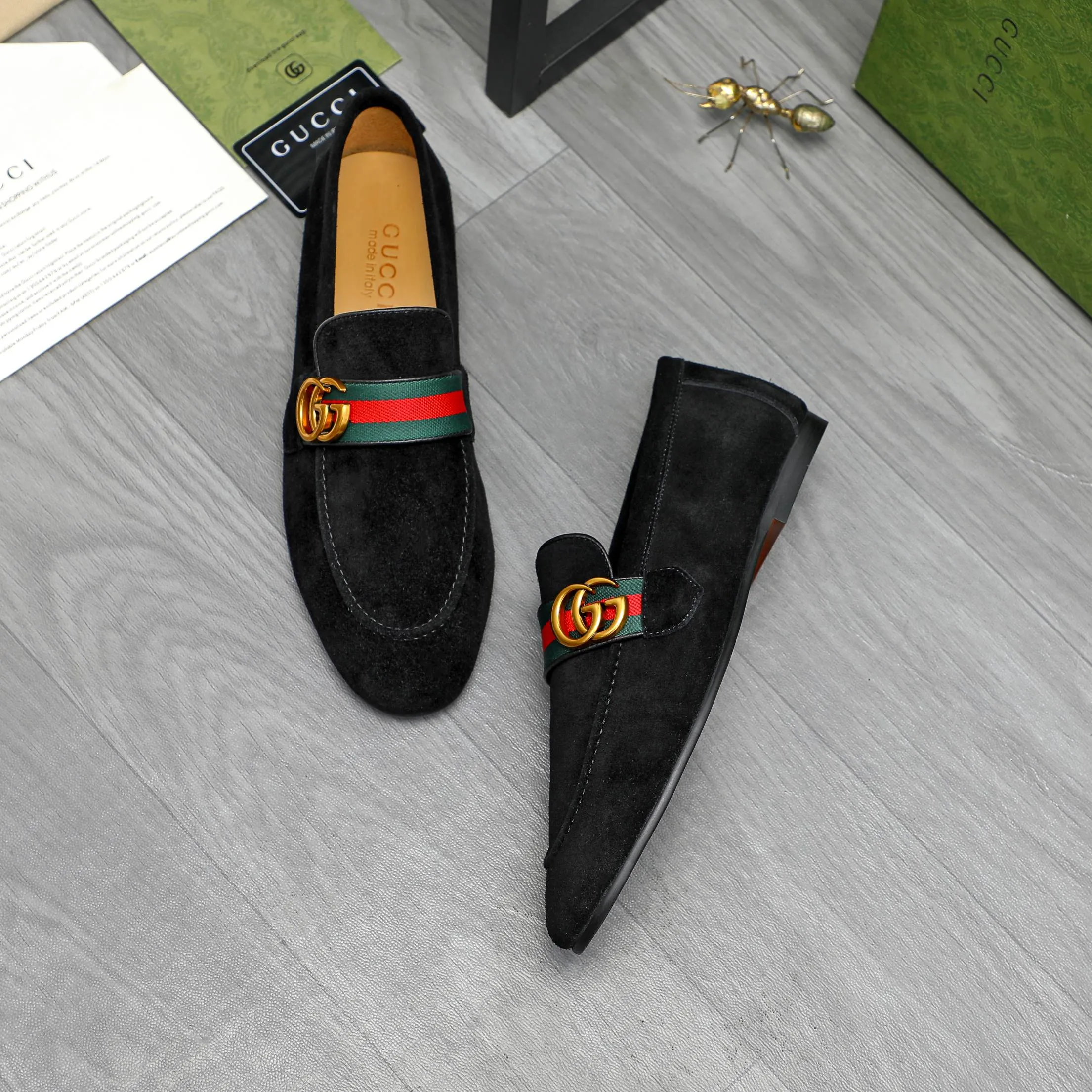 Men's shoes 💰p400 Product trademark: GUCCI "Gucci" business casual leather shoes Regular size: 38-46 (38.45.46 is custom-made and non-returnable) Product material: Selected suede cowhide with webbing upper, cowhide lining, original rubber outsole